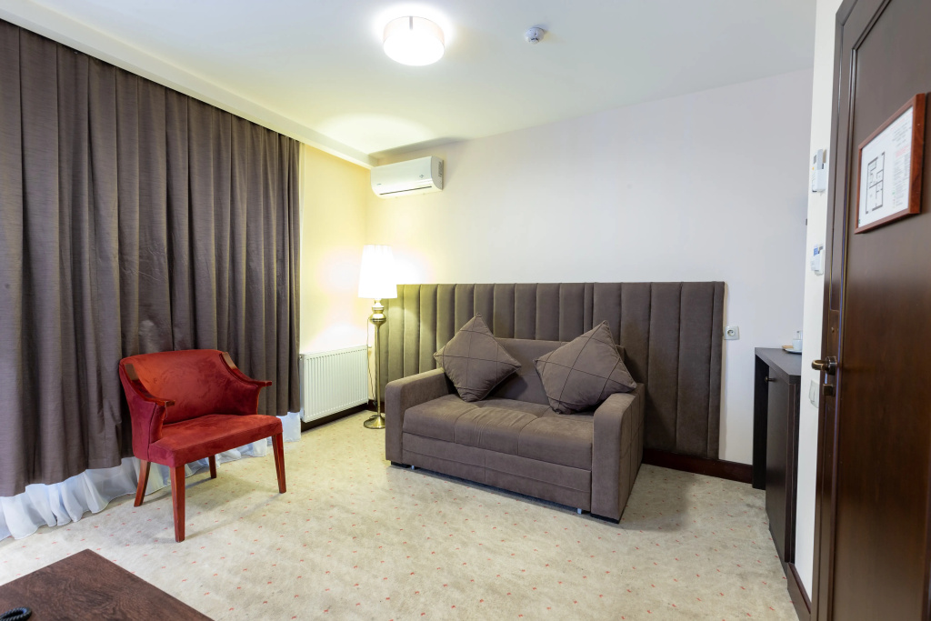 Deluxe Double room (full double bed)