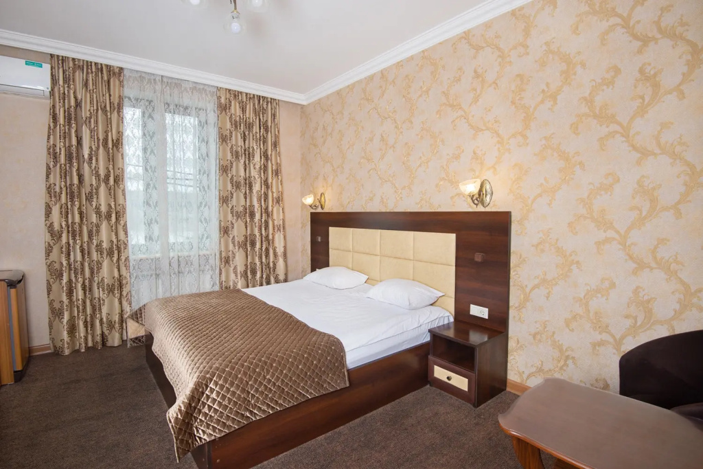 Standard Double room with water view (full double bed)