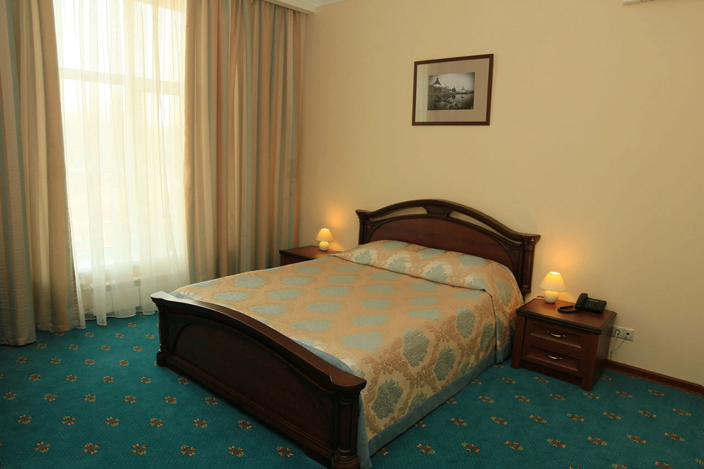 Double Suite full double bed