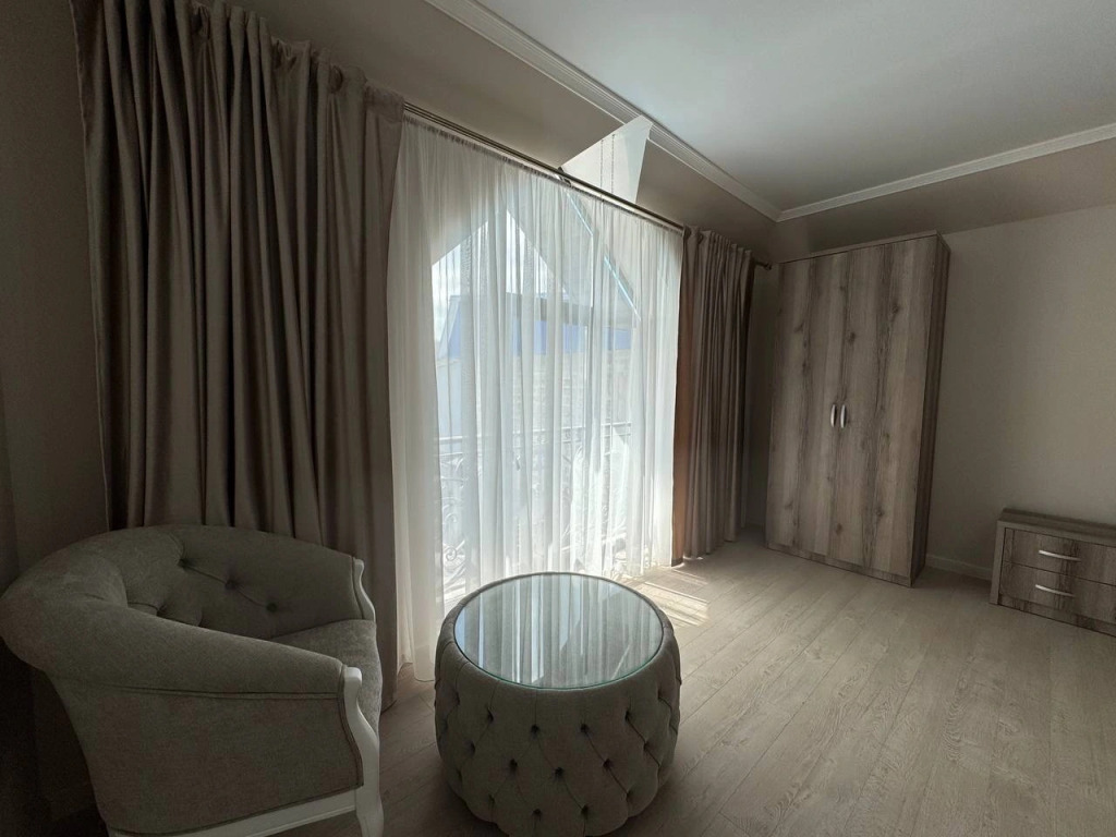 Четырёхместный коттедж в Времена года