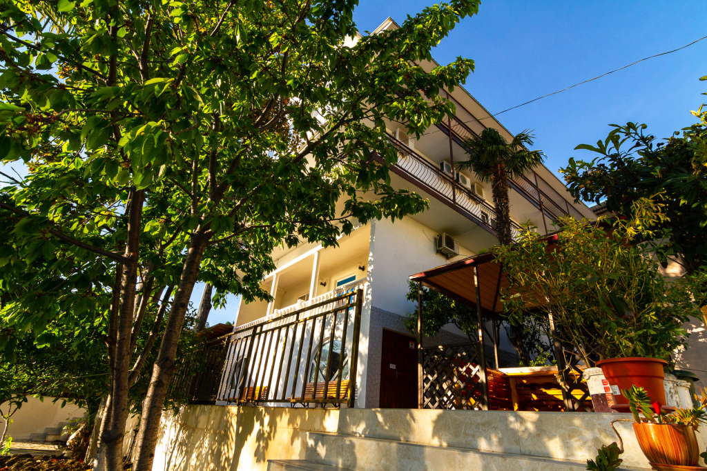 гостевые дома в лоо жасмин. дом жа. гостевой дом жасмин в сочи. дом жа. дом певицы жасмин.