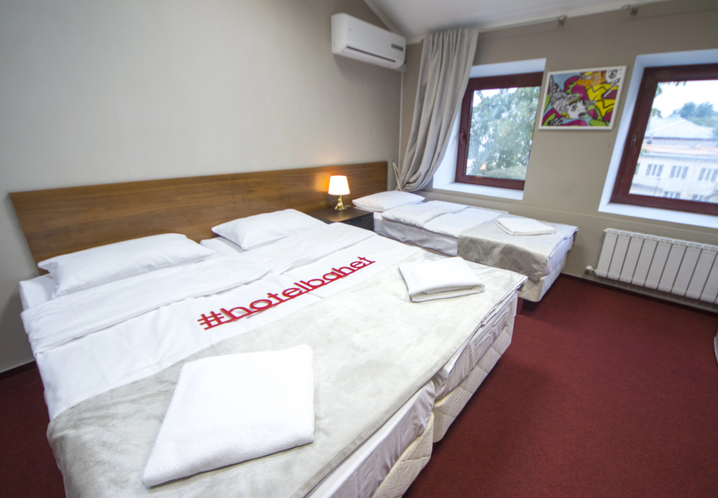 Standard Triple room with city view