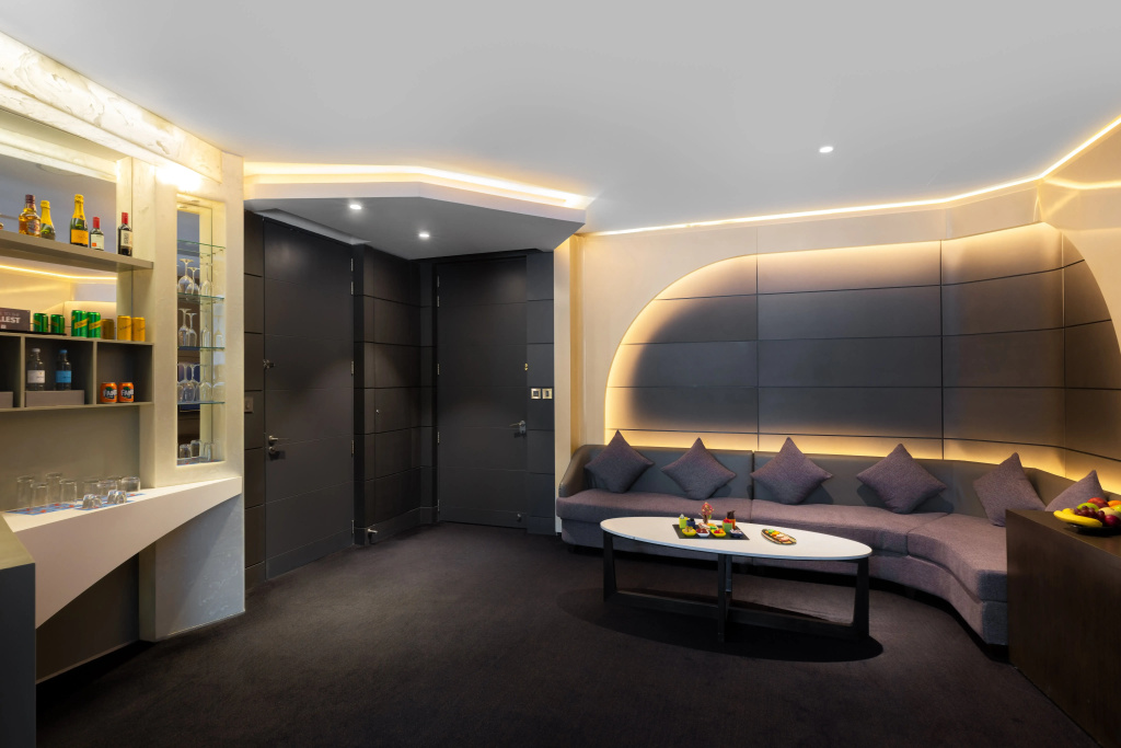 Lobby & Reception