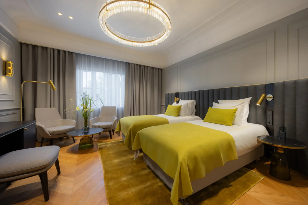 Deluxe Double room with Kremlin view (full double bed)