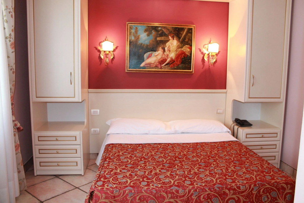 Superior Double room (full double bed)