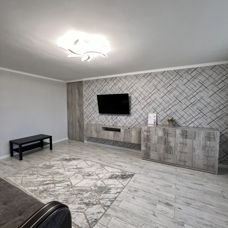Nazarbaeva 31 Shikarnoie Zhilie Flat