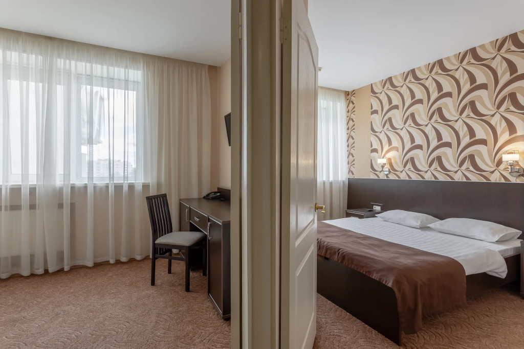 Hotel Pik Hotel Room Type - Comfort Double room with city view full double bed