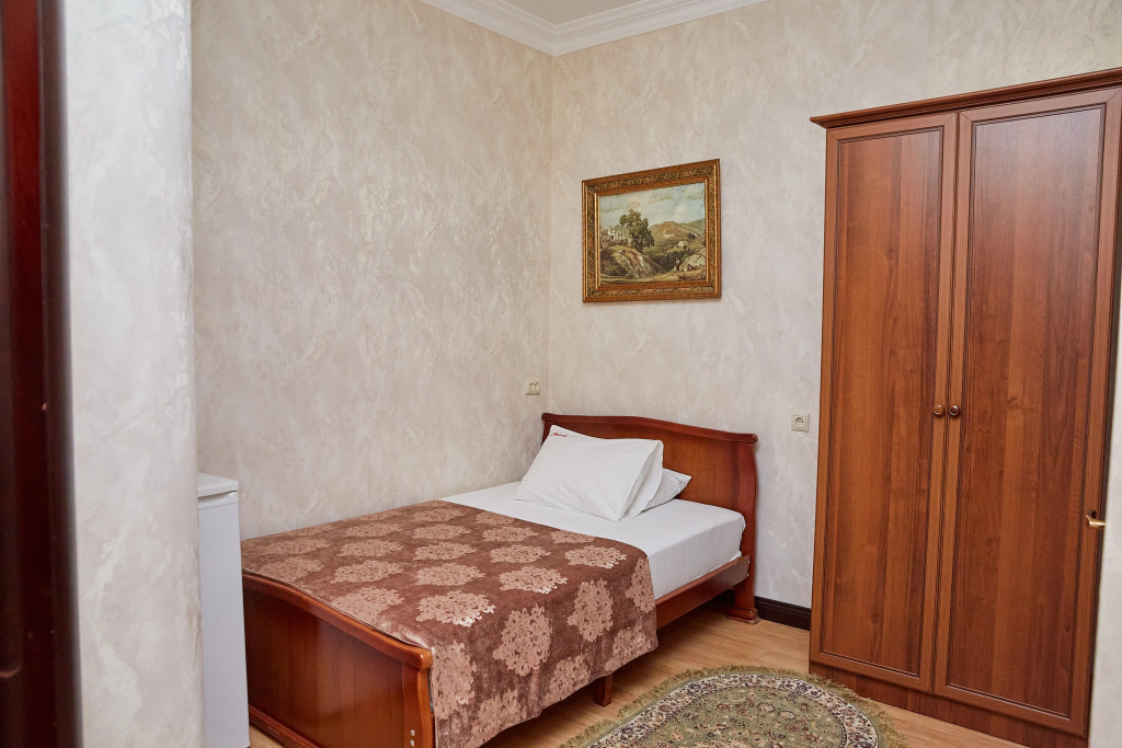 Tarho Hotel Room Type - Double room with city view twin beds