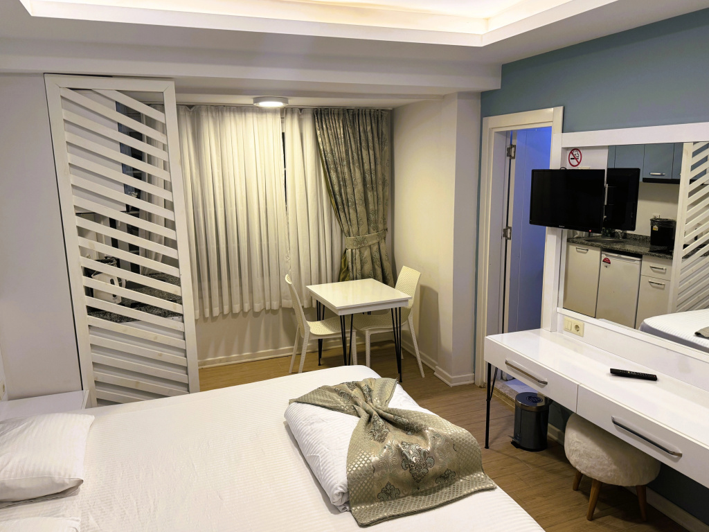 Deluxe Double Studio (full double bed)