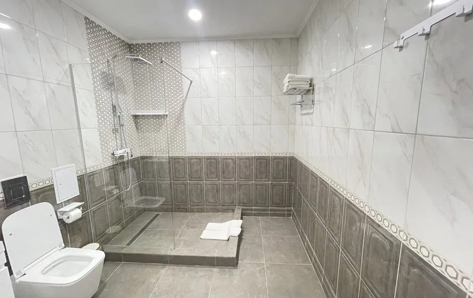 Двухместный номер Standard с 1 комнатой с балконом и с видом на горы двуспальная кровать в Парк Малибу