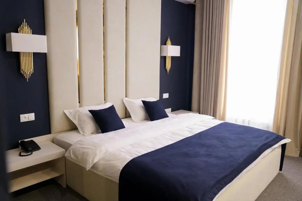 Double Suite (full double bed)