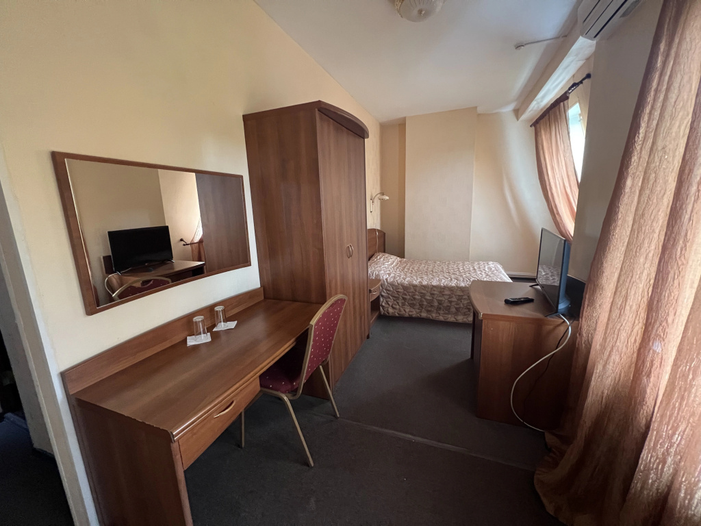 Superior Double room with balcony (full double bed)