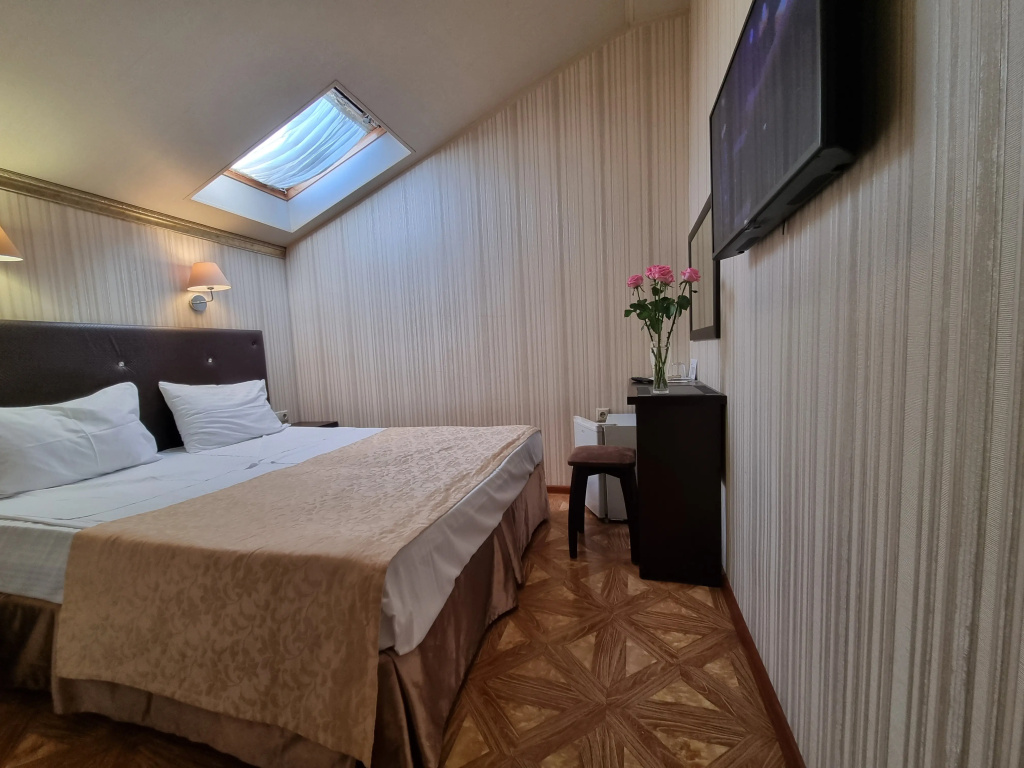 Marianna Hotel Room Type - Economy Double Attic room full double bed