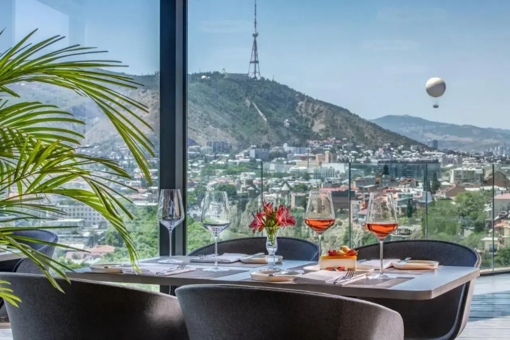 Golden Tulip Design Tbilisi, Тбілісі, Грузія мініатюра 16