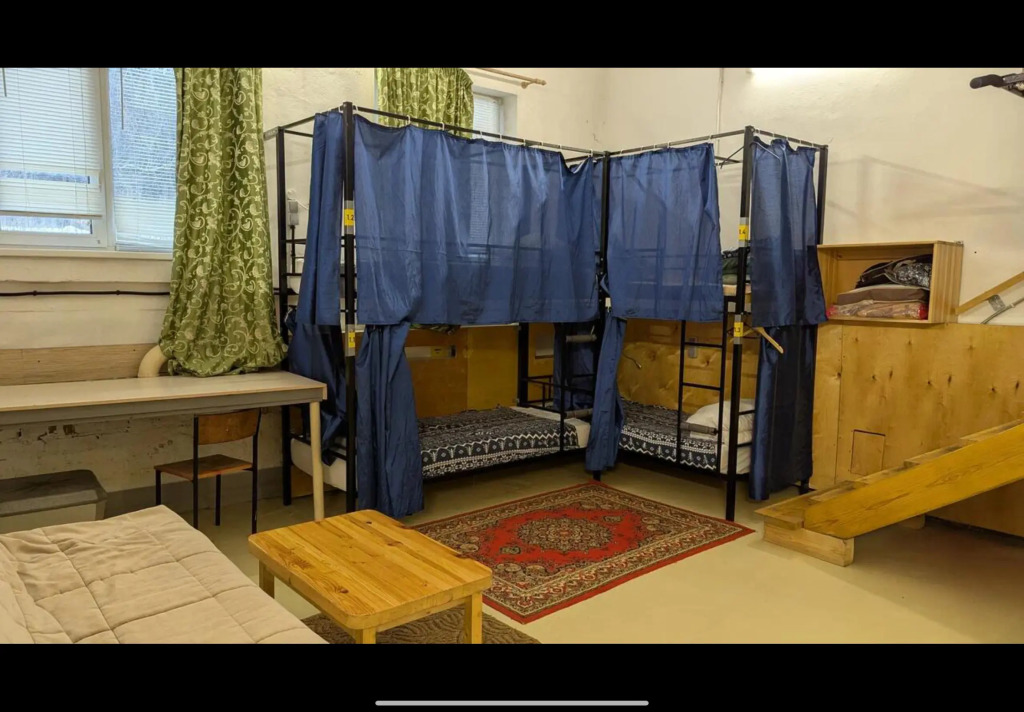 Кровать в общем номере в Облако