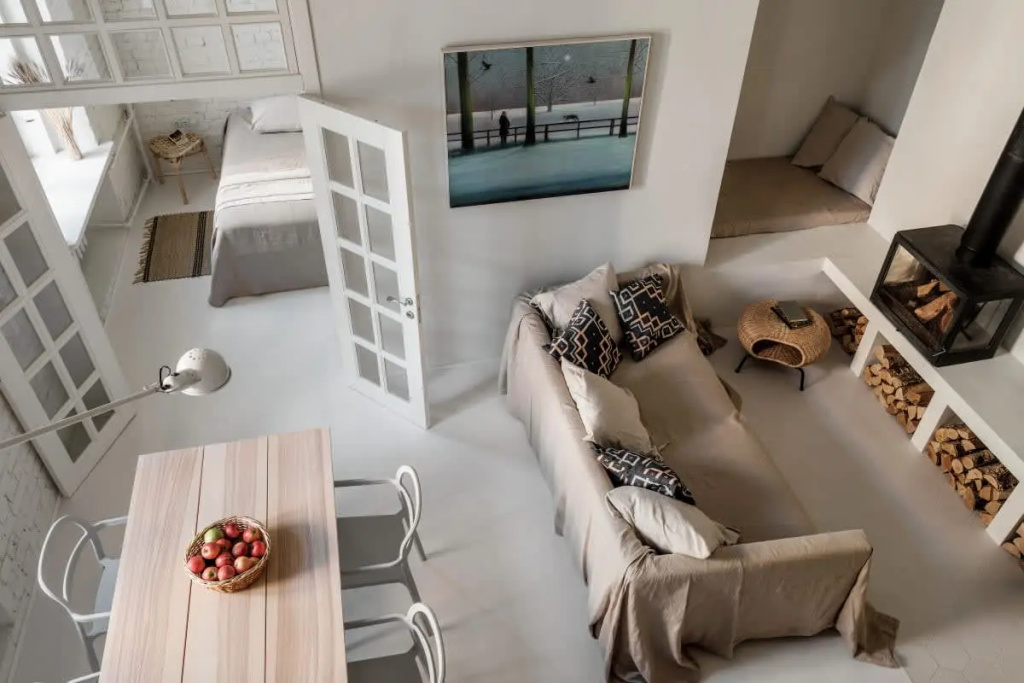 Апартаменты Flat Inn с камином в арт-лофте рядом с метро Комсомольская — фото