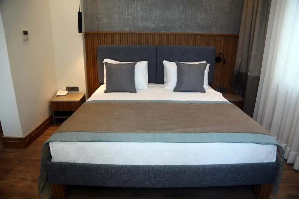 Economy Double room beachfront (full double bed)