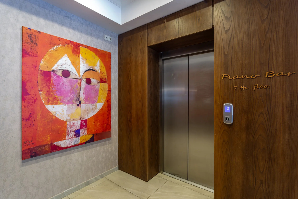 Lobby & Reception