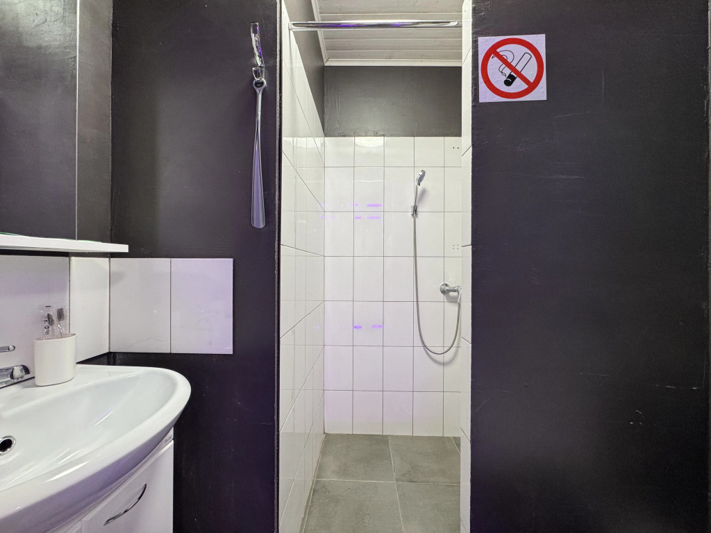 Двухместный номер Стандарт №8 двуспальная кровать в Gipnoz