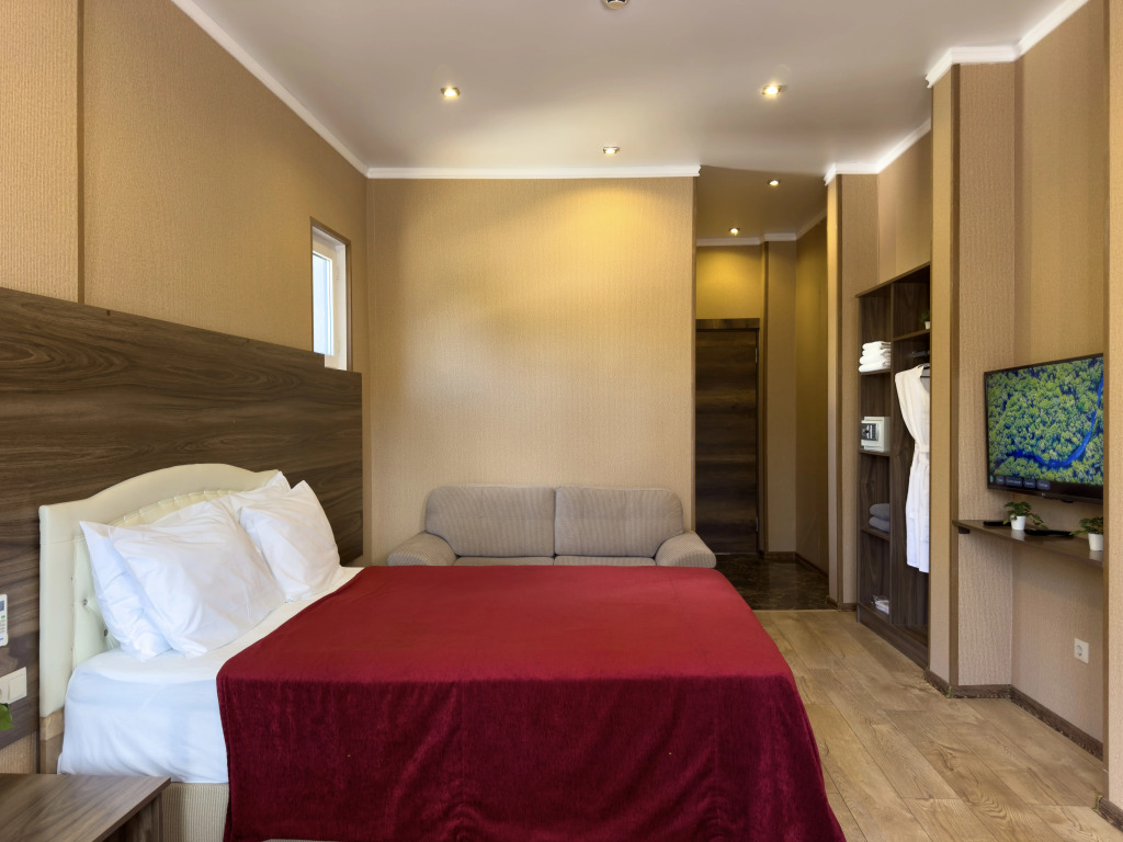 Трёхместный номер Супериор c 1 комнатой с балконом и с красивым видом из окна в Aimara