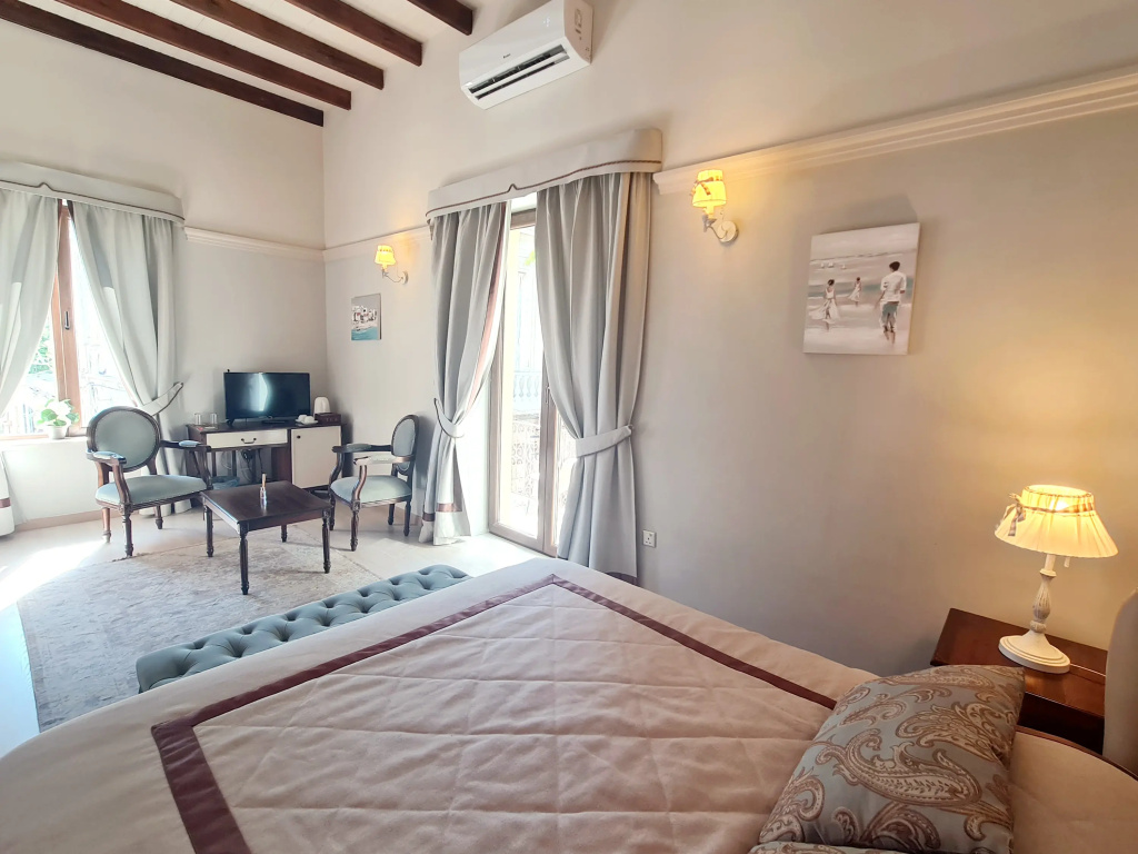 Deluxe Suite