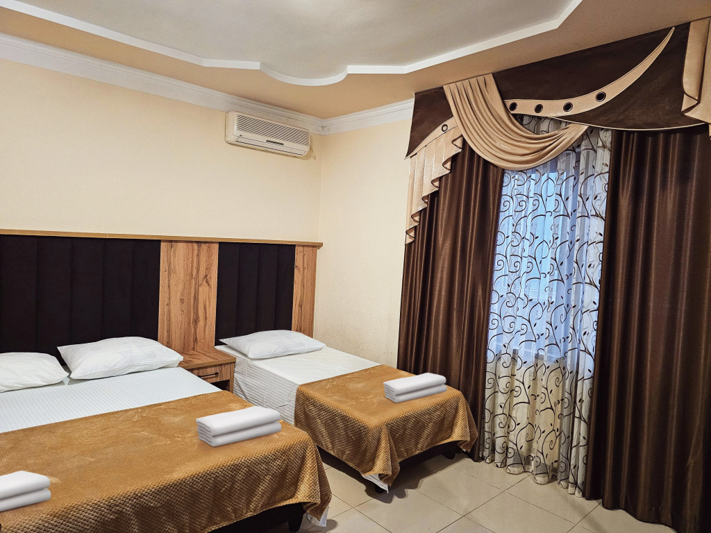 Трёхместный номер Улучшенный с балконом и с видом на город в Guest house city center