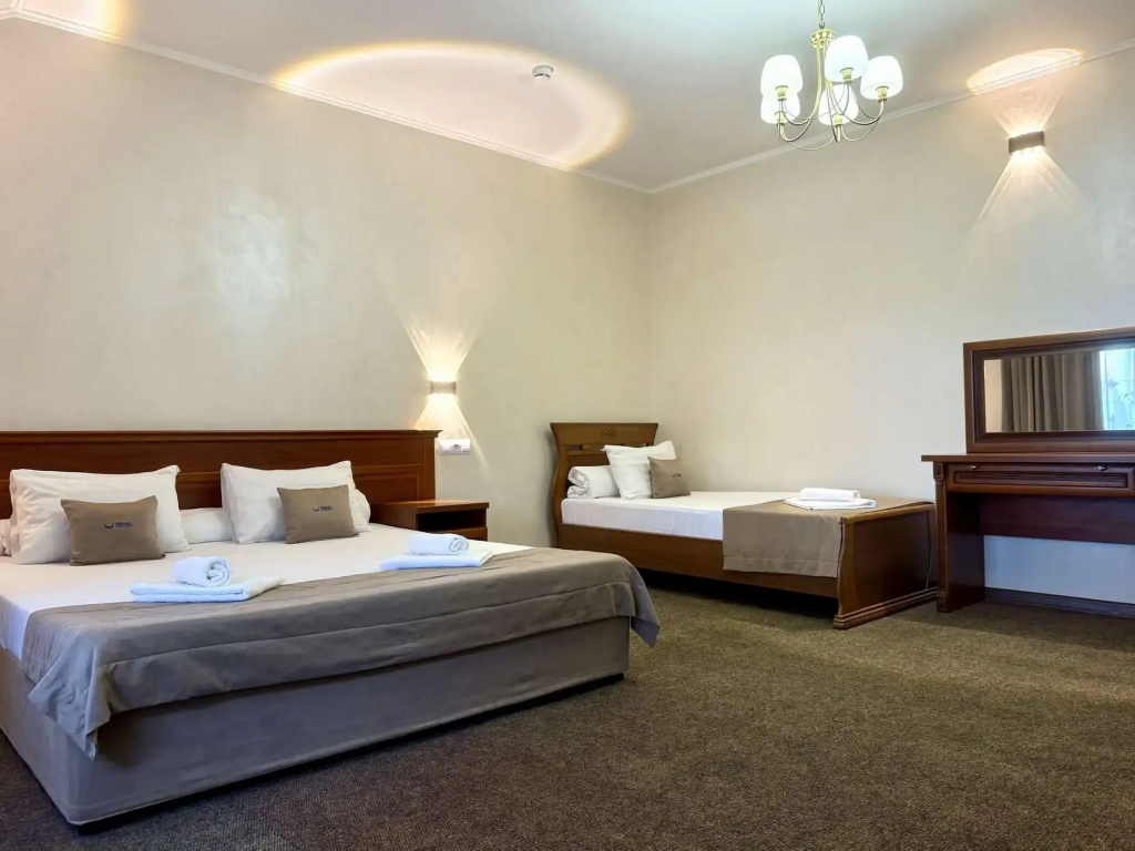 Bridge  Hotel Room Type - Standard Triple room