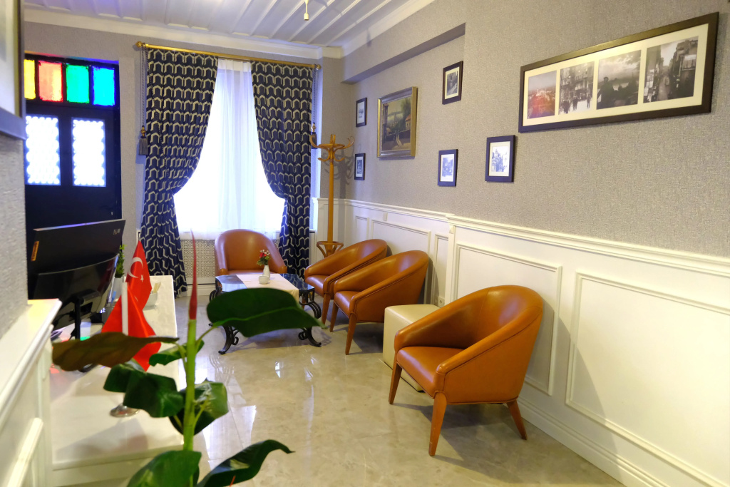 Lobby & Reception