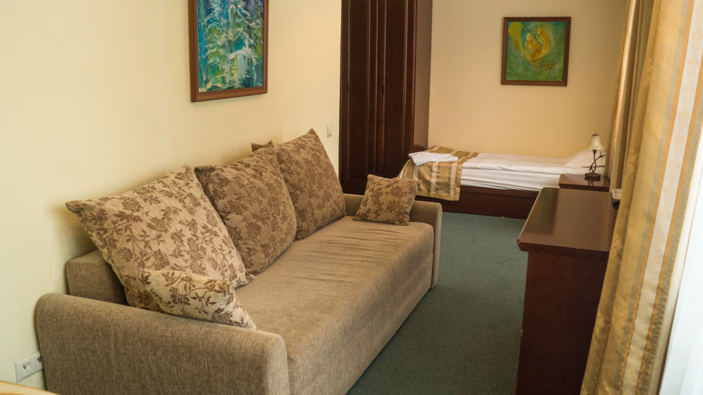 Standard Quadruple Family room