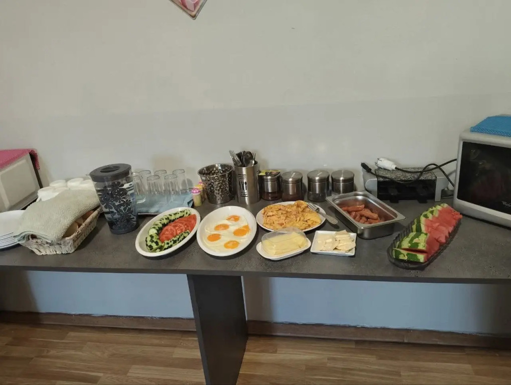 Хостел Dreamer's den hostel and tours - фото 2