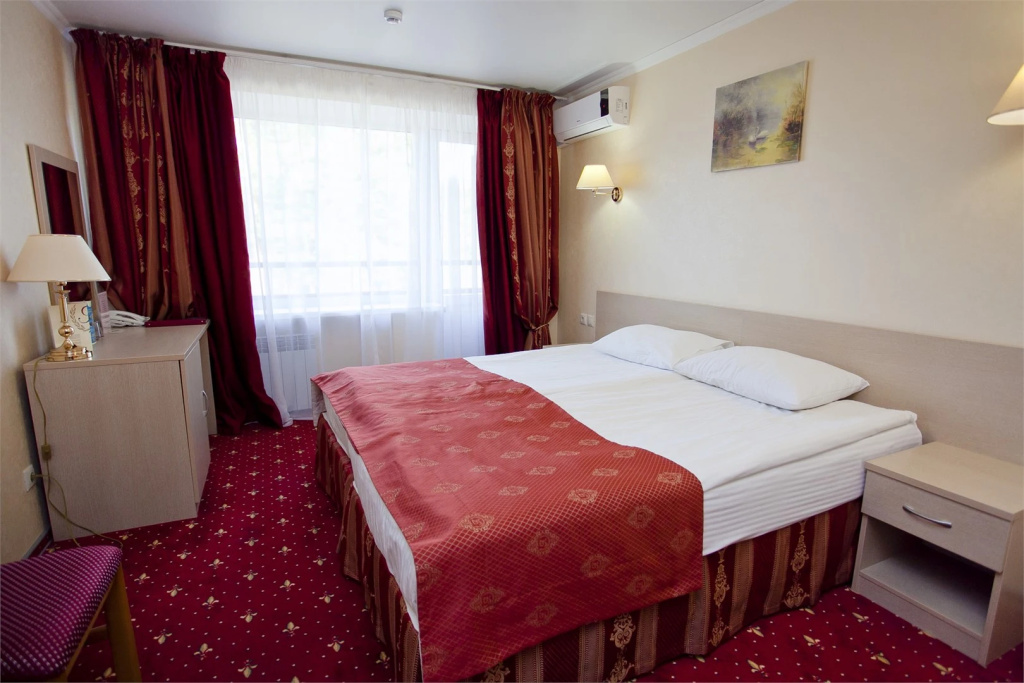 Amaks Park Hotel Room Type - Business Double room with balcony full double bed