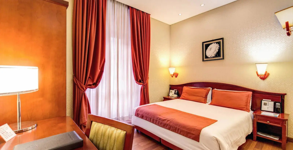 Double room (full double bed)