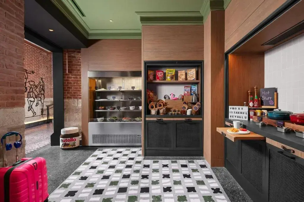 Moxy Istanbul Taksim — фото