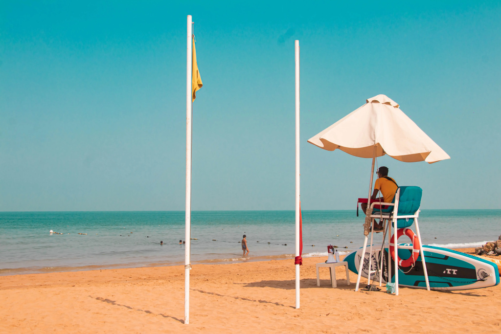 BM Beach Hotel - 4