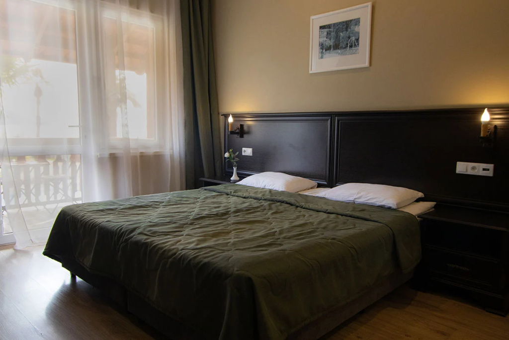 Standard Double room with balcony (full double bed)