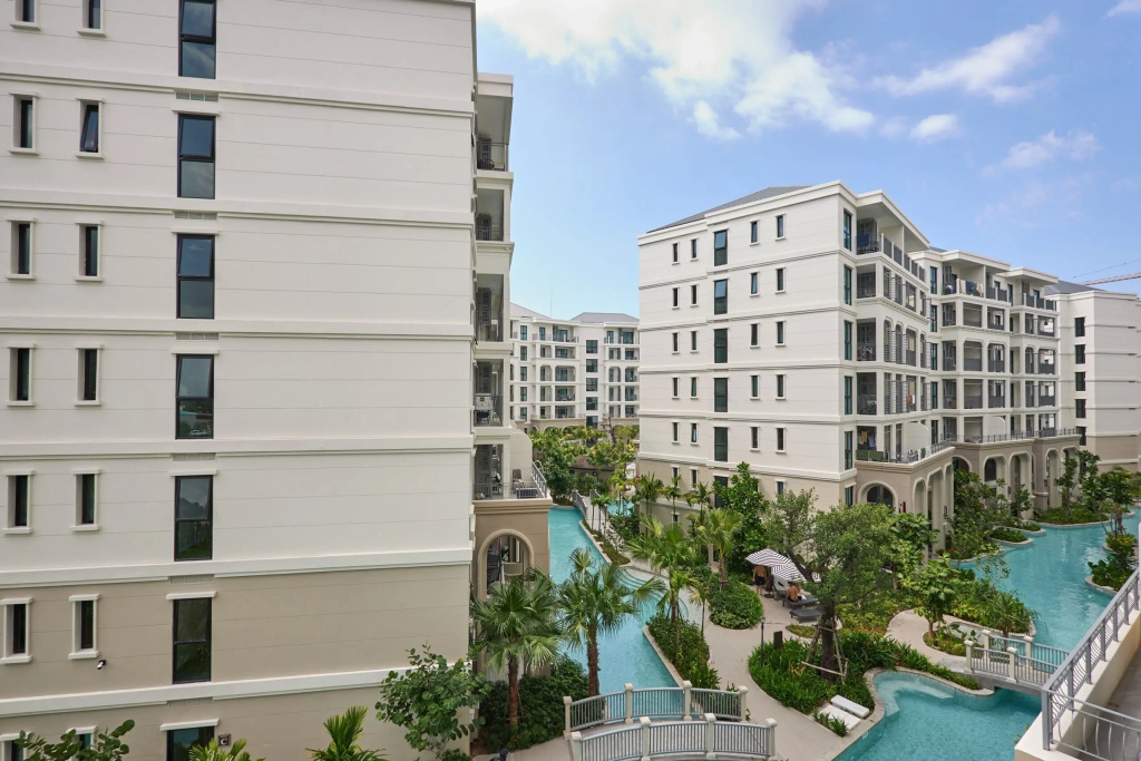 Title Legendary F406 Apartments