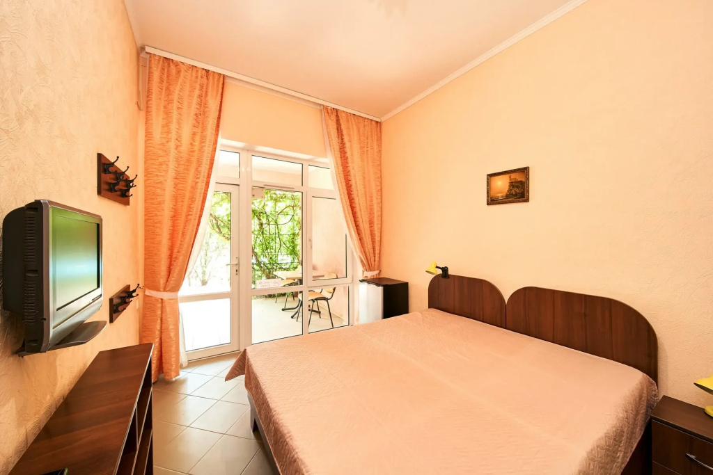Standard Double room with balcony (full double bed)