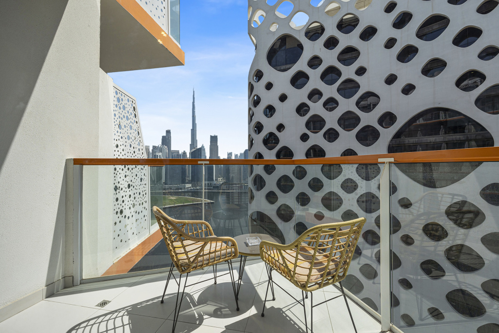 1 Bedroom Modern Apartment with Burj Khalifa view
