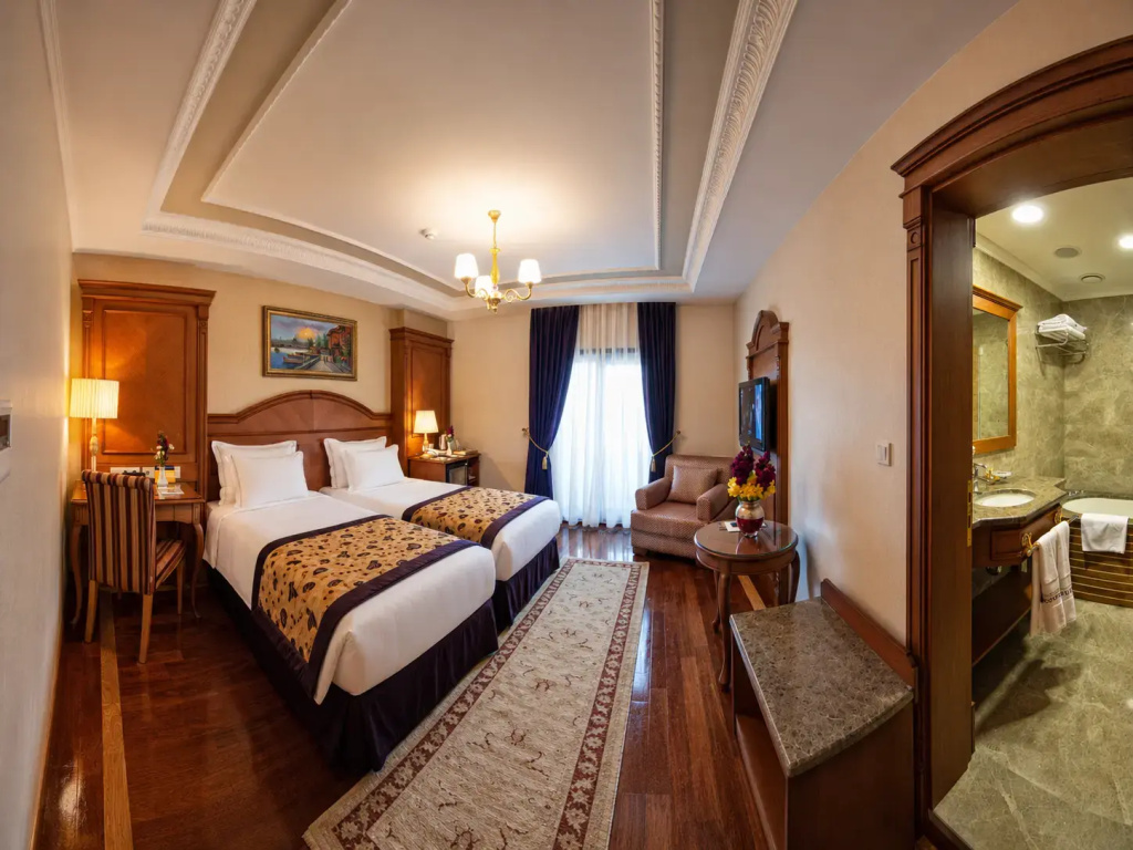 Triple Junior Suite room photo 1