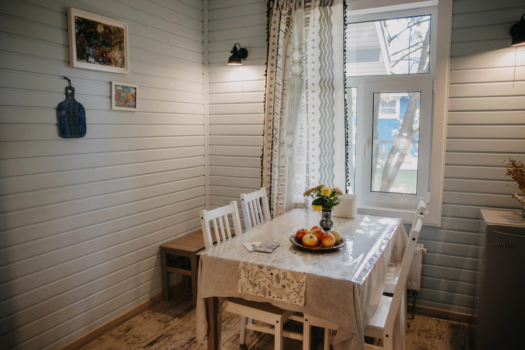 Коттедж с красивым видом из окна в Синяя синица