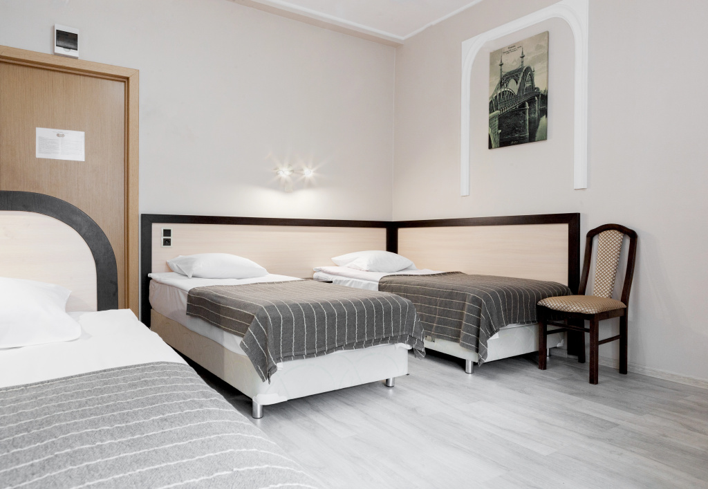 Standard Triple room