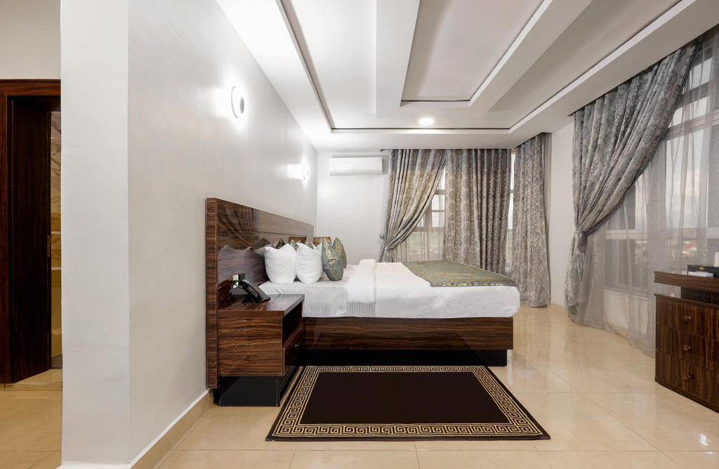 Executive Suite with balcony and with pool view