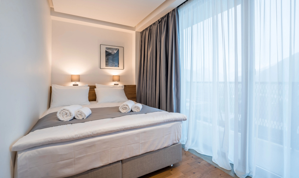 Double Junior Suite with balcony and with mountain view (full double bed)