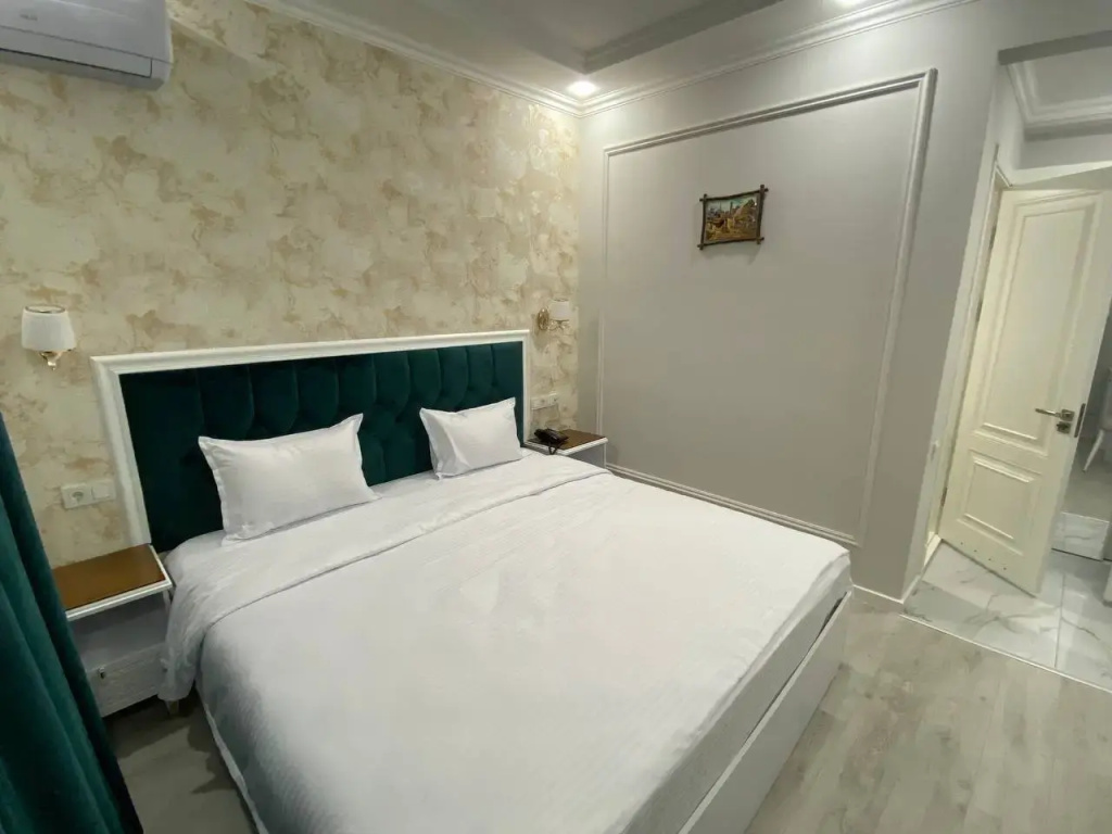 Standard Double room with city view (full double bed)