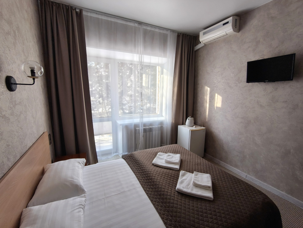 Standard Double room with balcony (full double bed)