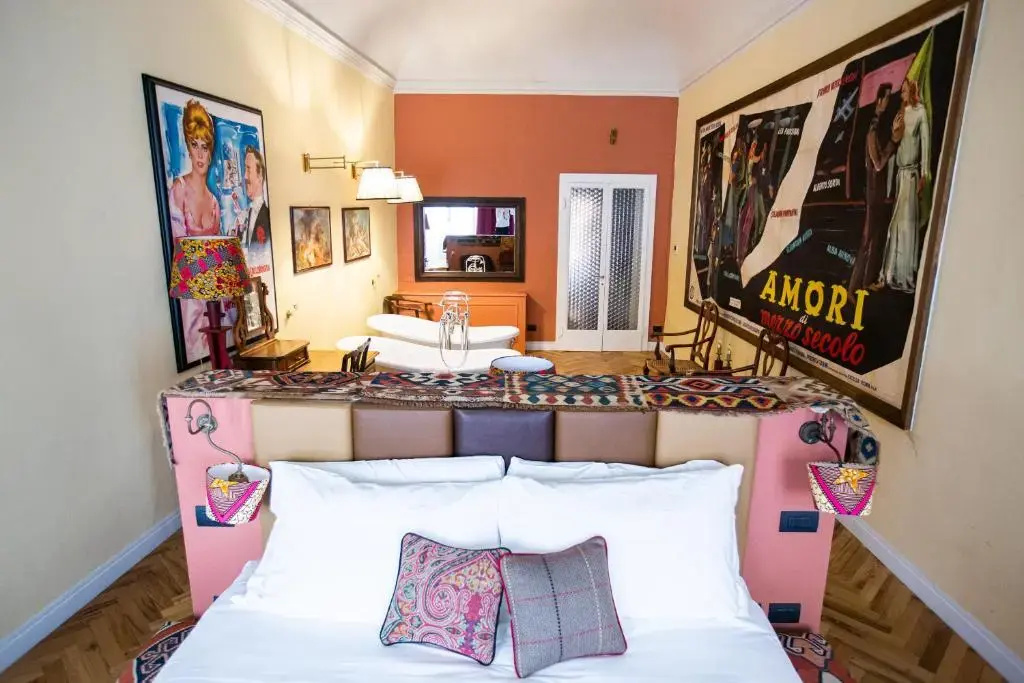 Double Suite with city view (full double bed)