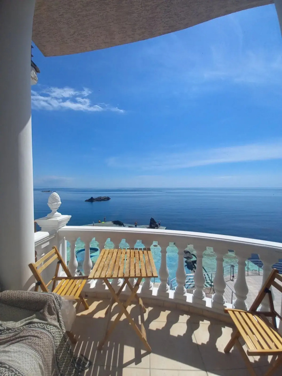 Comfort room with balcony
