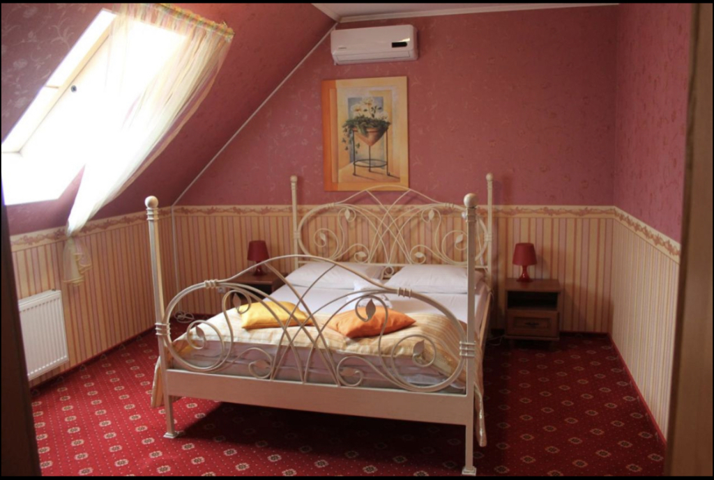 Отель Ренессанс (By Ostrovok