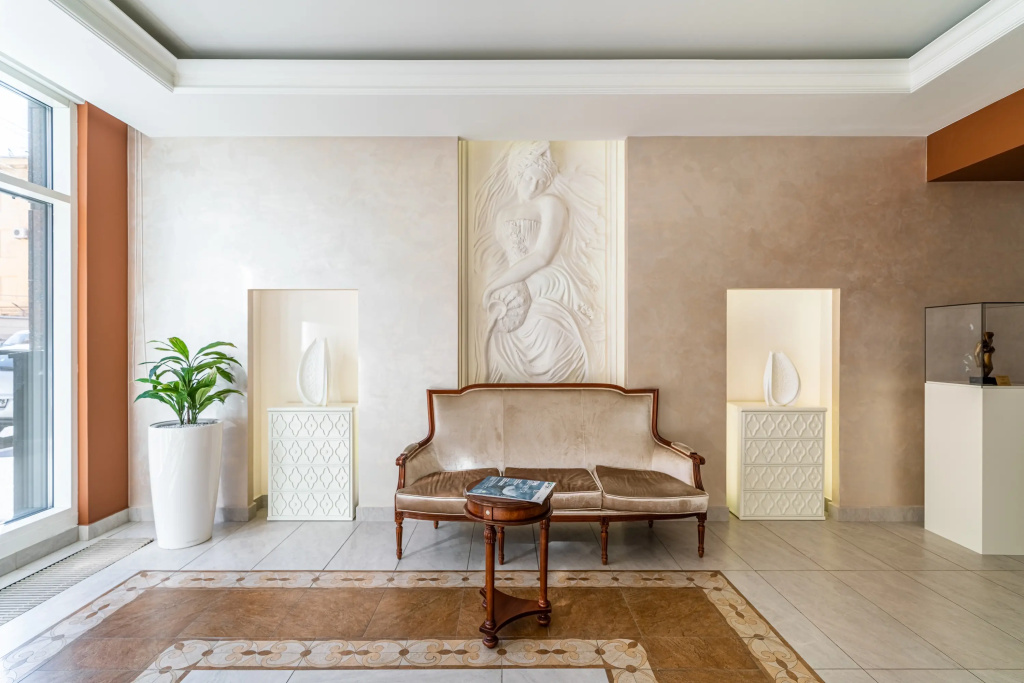 Lobby & Reception