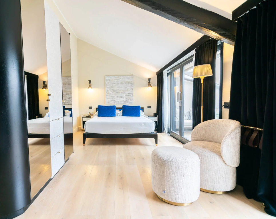 Double Junior Suite (full double bed)